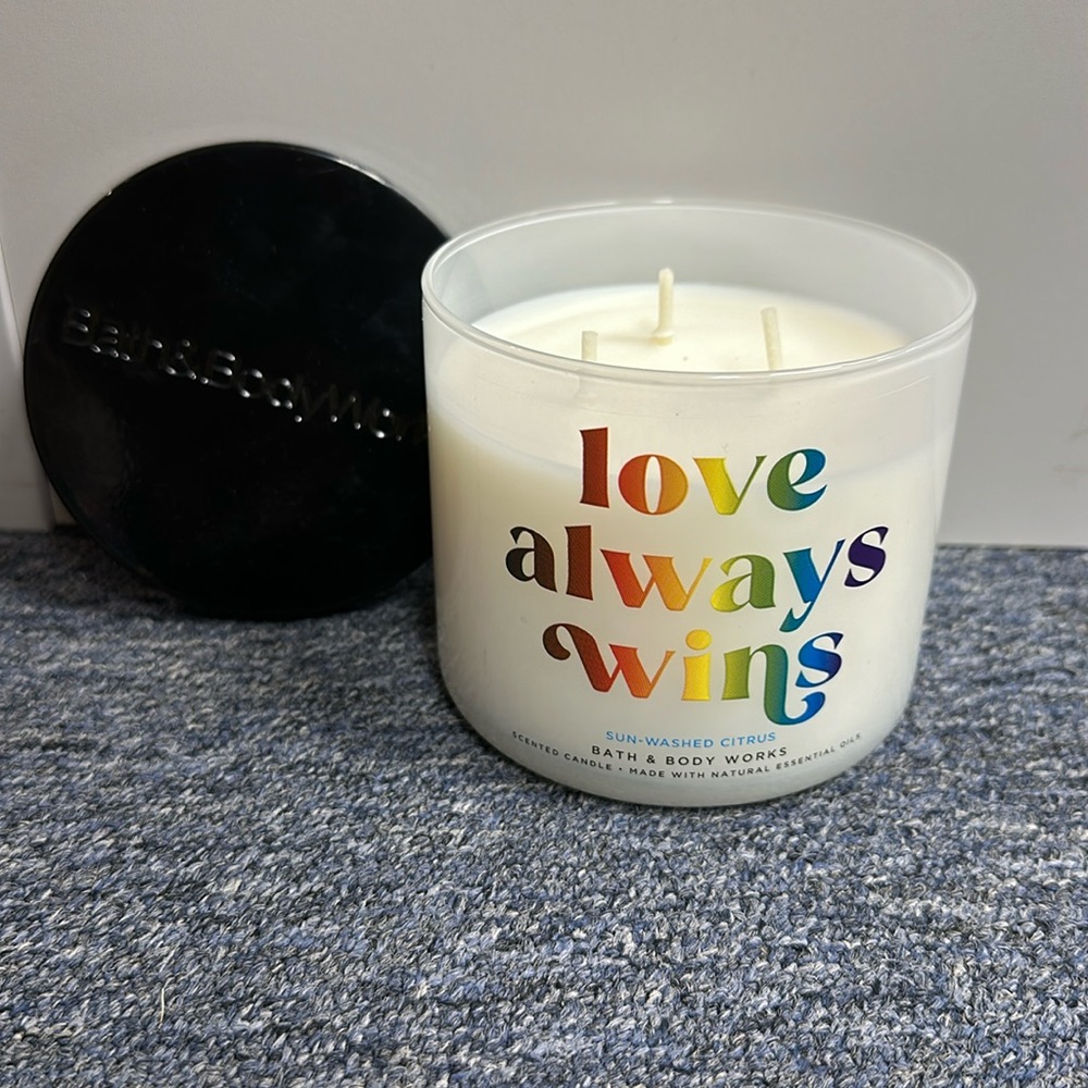 Bath and body works 3 wick candle